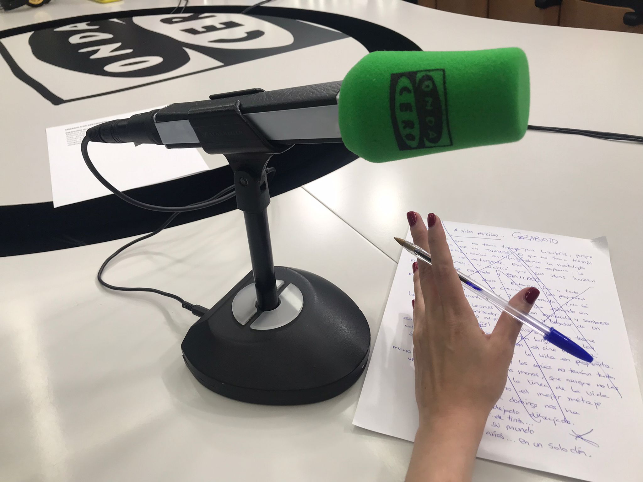 El garabato de Isabel Lobo a Imanol Arias: "Viajante, rodante, intruso ondulado que encuentras cada día el motivo para contar" El garabato de Isabel Lobo a Imanol Arias: "Viajante, rodante, intruso ondulado que encuentras cada día el motivo para contar"