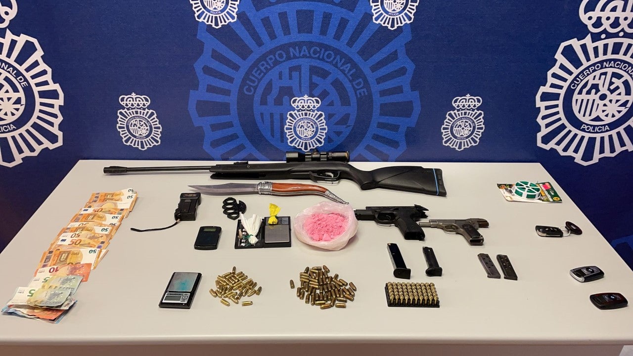 La Policía Nacional detiene en Elche a un hombre y una mujer por distribuir ‘cocaína rosa’ La Policía Nacional detiene en Elche a un hombre y una mujer por distribuir ‘cocaína rosa’