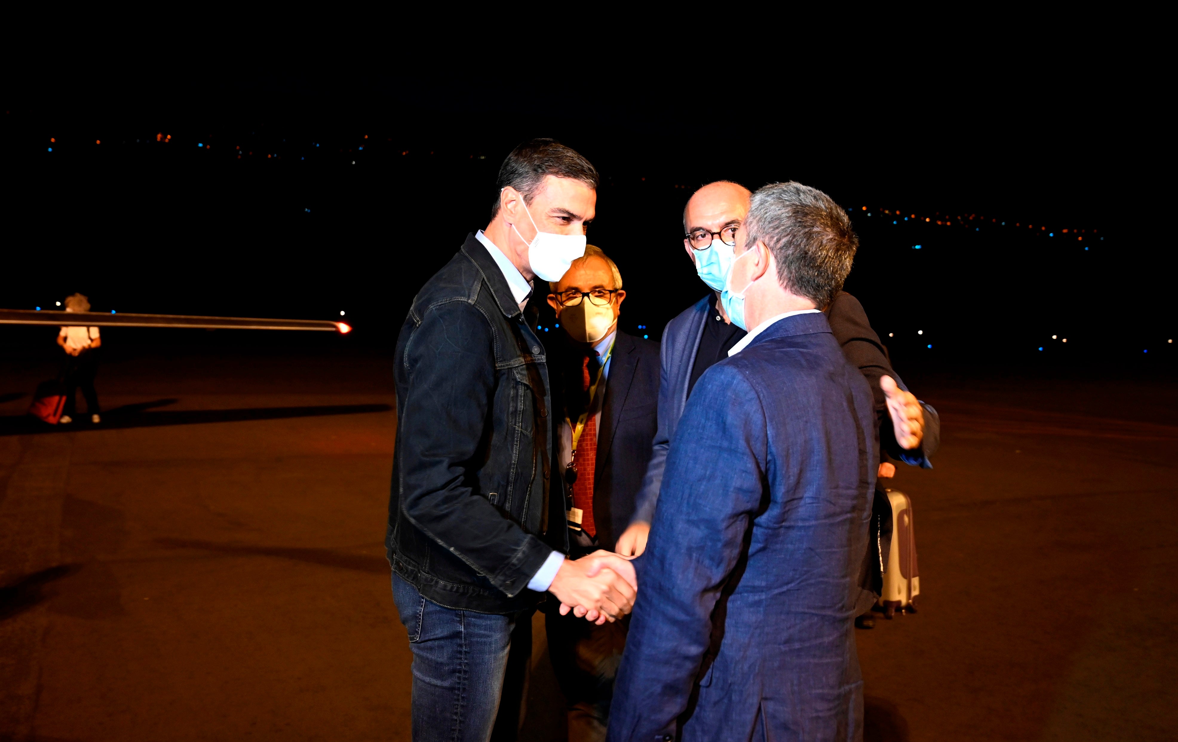 Pedro Sánchez: "La gestión de la crisis no termina cuando la lava llegue al mar" Pedro Sánchez: "La gestión de la crisis no termina cuando la lava llegue al mar"