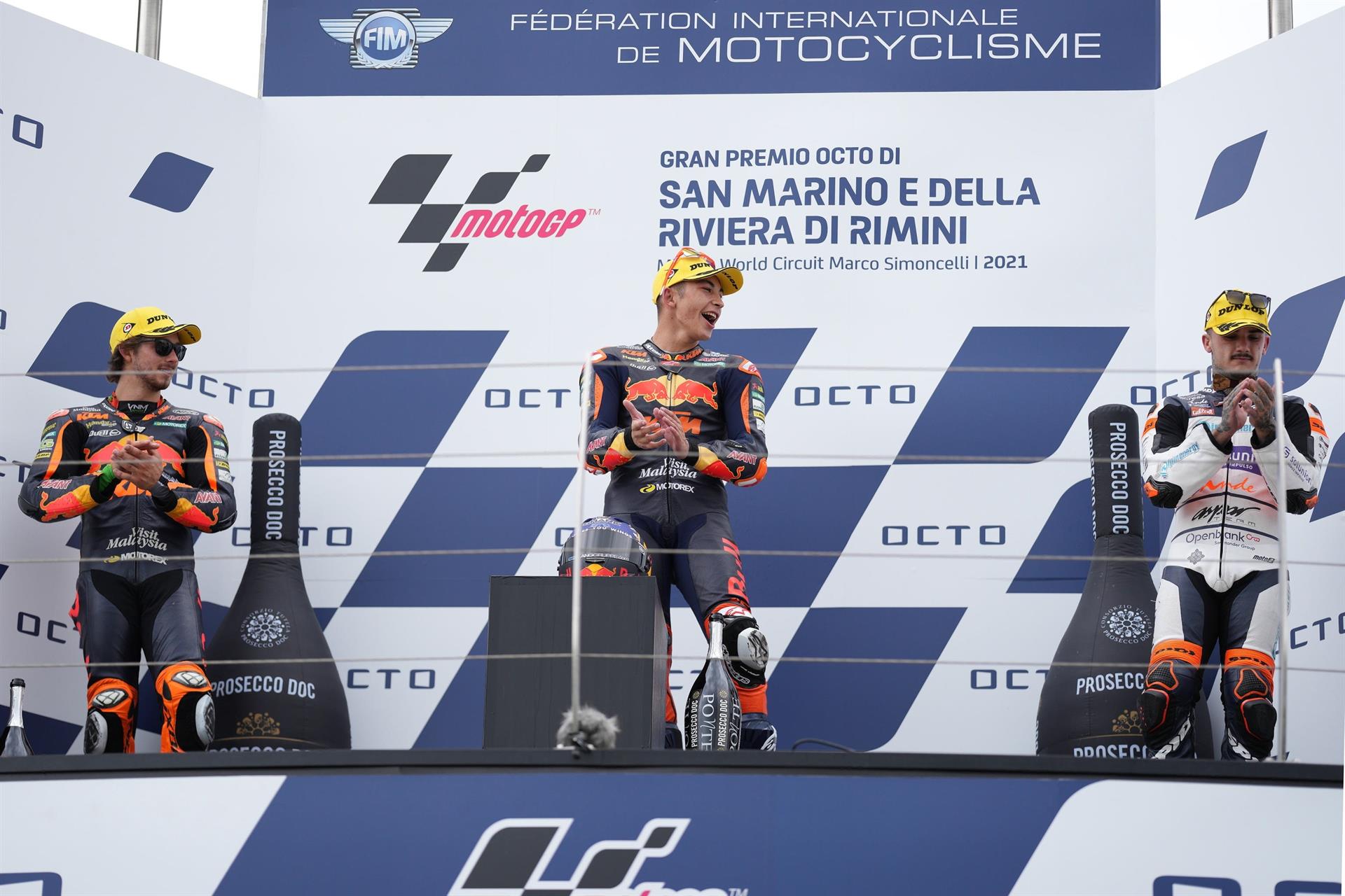 Doblete español en Misano: Raúl Fernández suma su sexta victoria y Arón Canet queda tercero Doblete español en Misano: Raúl Fernández suma su sexta victoria y Arón Canet queda tercero