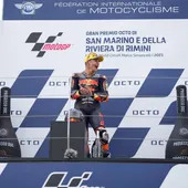 Doblete español en Misano: Raúl Fernández suma su sexta victoria y Arón Canet queda tercero Doblete español en Misano: Raúl Fernández suma su sexta victoria y Arón Canet queda tercero