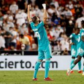 Benzema celebra su gol ante el Valencia