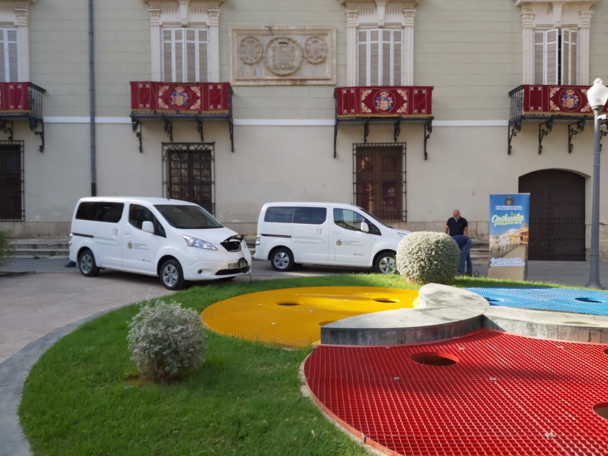 El Ayuntamiento renueva su flota con vehículos cien por cien eléctricos destinados al área de recogida de residuos El Ayuntamiento renueva su flota con vehículos cien por cien eléctricos destinados al área de recogida de residuos