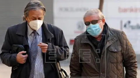 El exalcalde de Calpe (derecha) con su abogado El exalcalde de Calpe (derecha) con su abogado