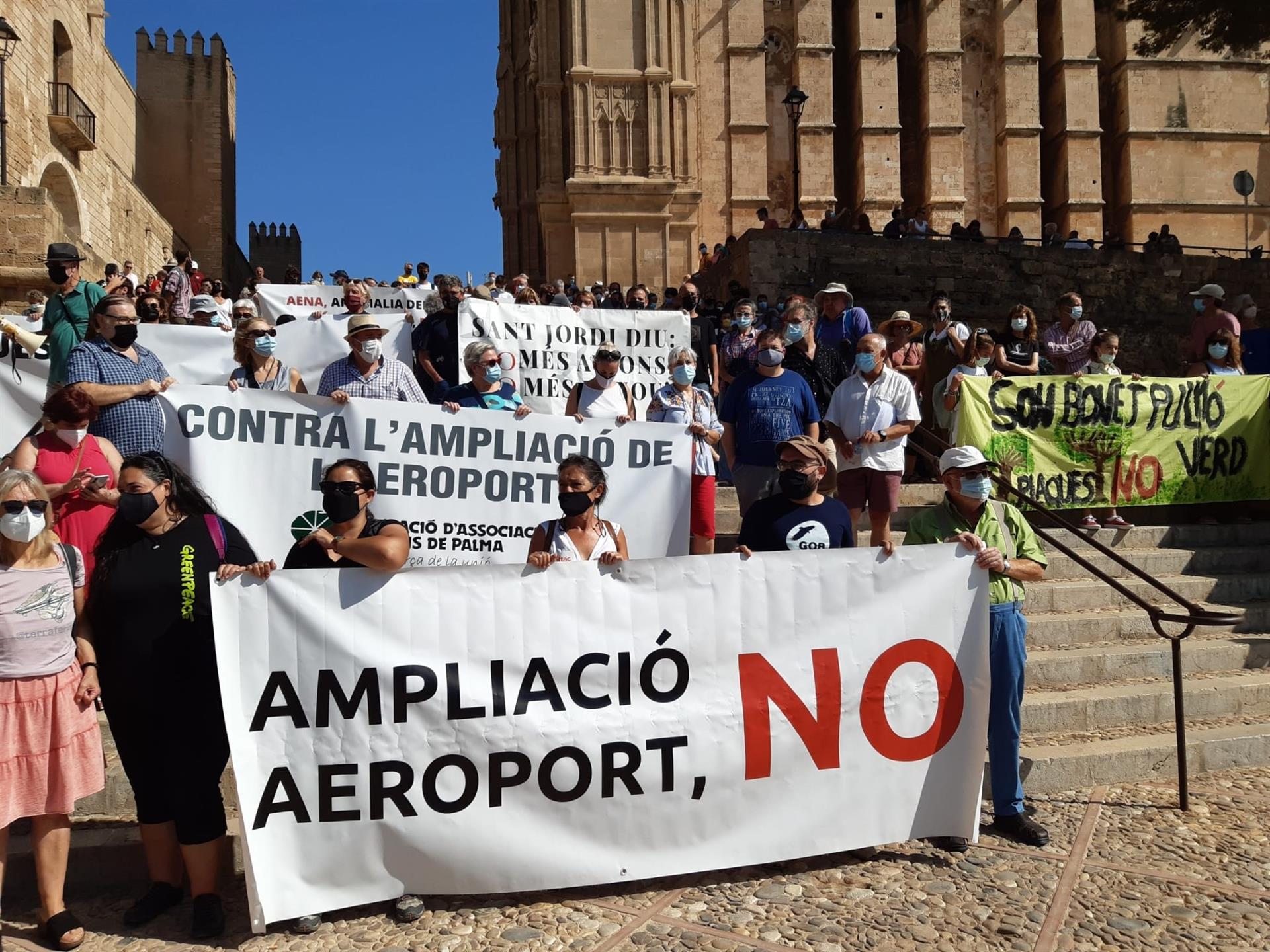 Manifestación en Palma contra la "ampliación" del aeropuerto de Palma Manifestación en Palma contra la "ampliación" del aeropuerto de Palma