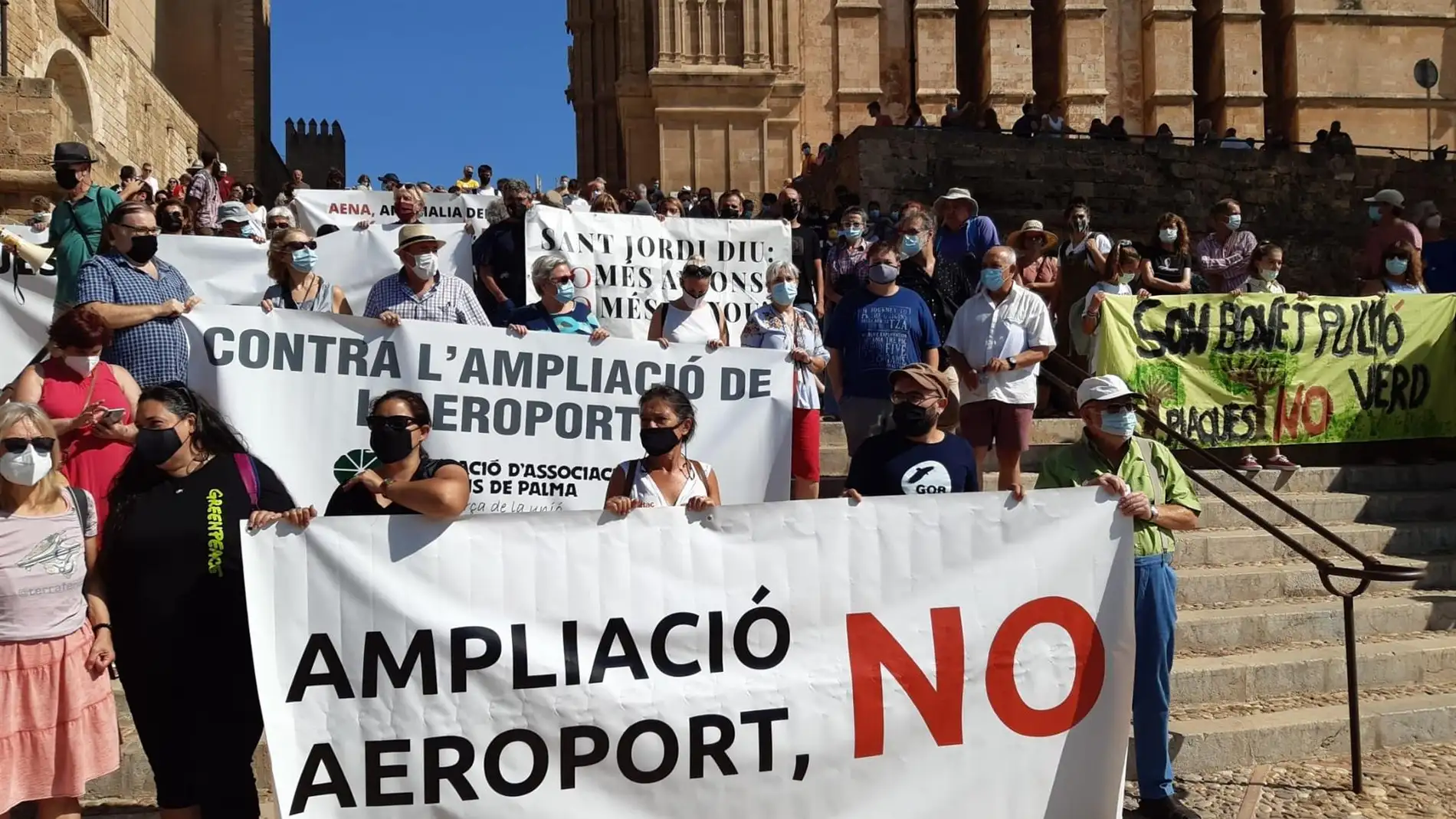 Manifestación en Palma contra la "ampliación" del aeropuerto de Palma