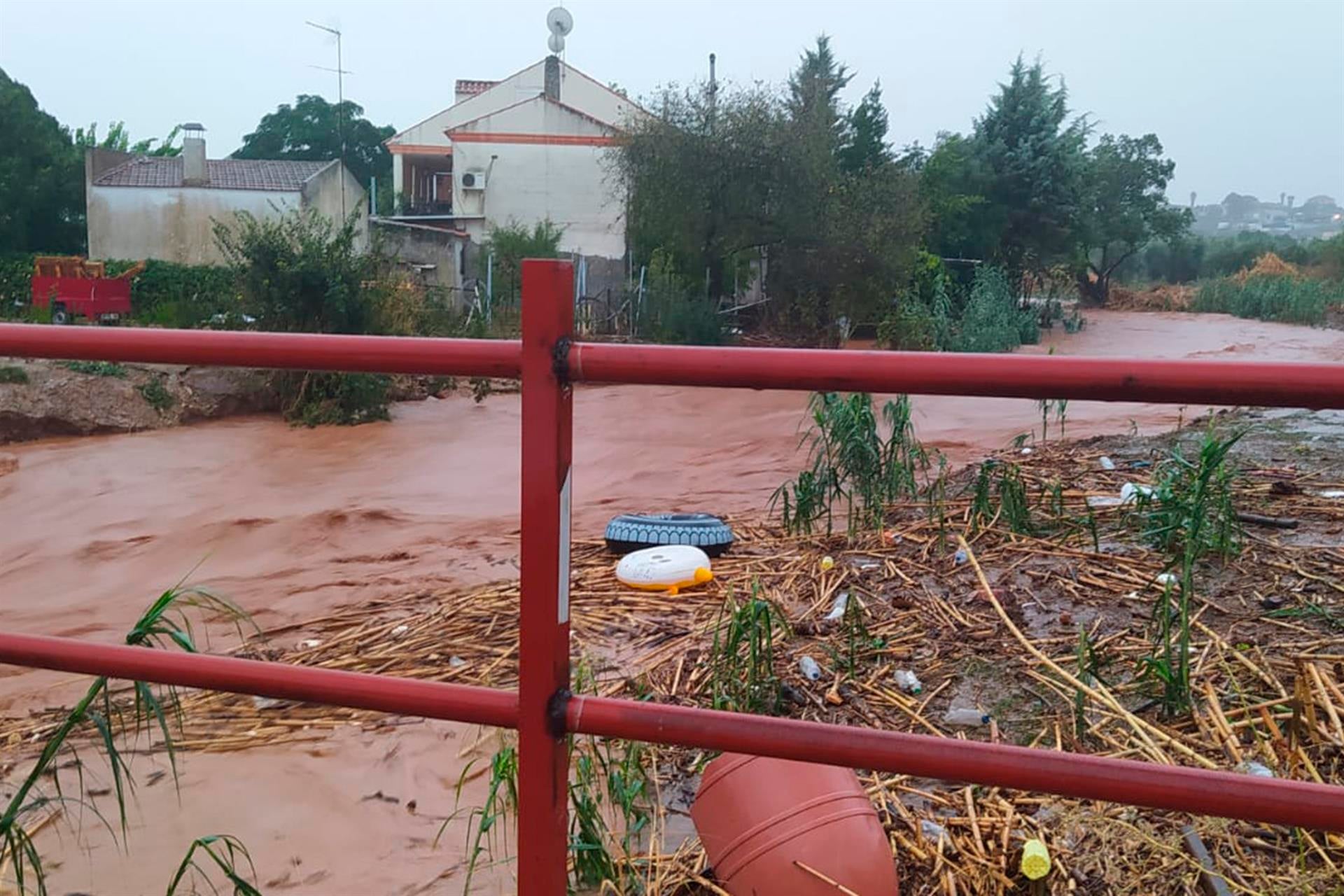La lluvia provoca inundaciones en Almendralejo, Zafra, Mérida y Arroyo de San Serván La lluvia provoca inundaciones en Almendralejo, Zafra, Mérida y Arroyo de San Serván