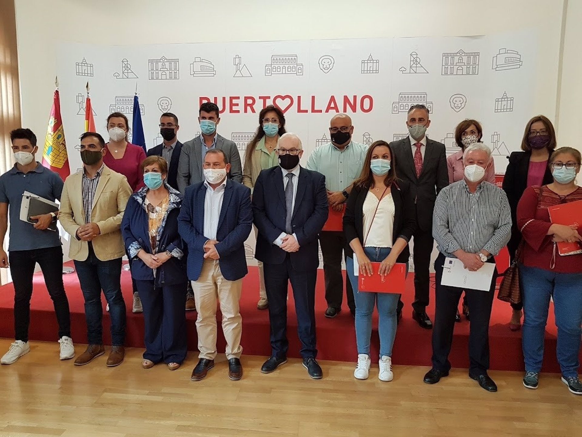 Alcaldes y colectivos por el trazado sur de la A-43 rechazan la postura del Gobierno y piden que se incluya en los PGE Alcaldes y colectivos por el trazado sur de la A-43 rechazan la postura del Gobierno y piden que se incluya en los PGE