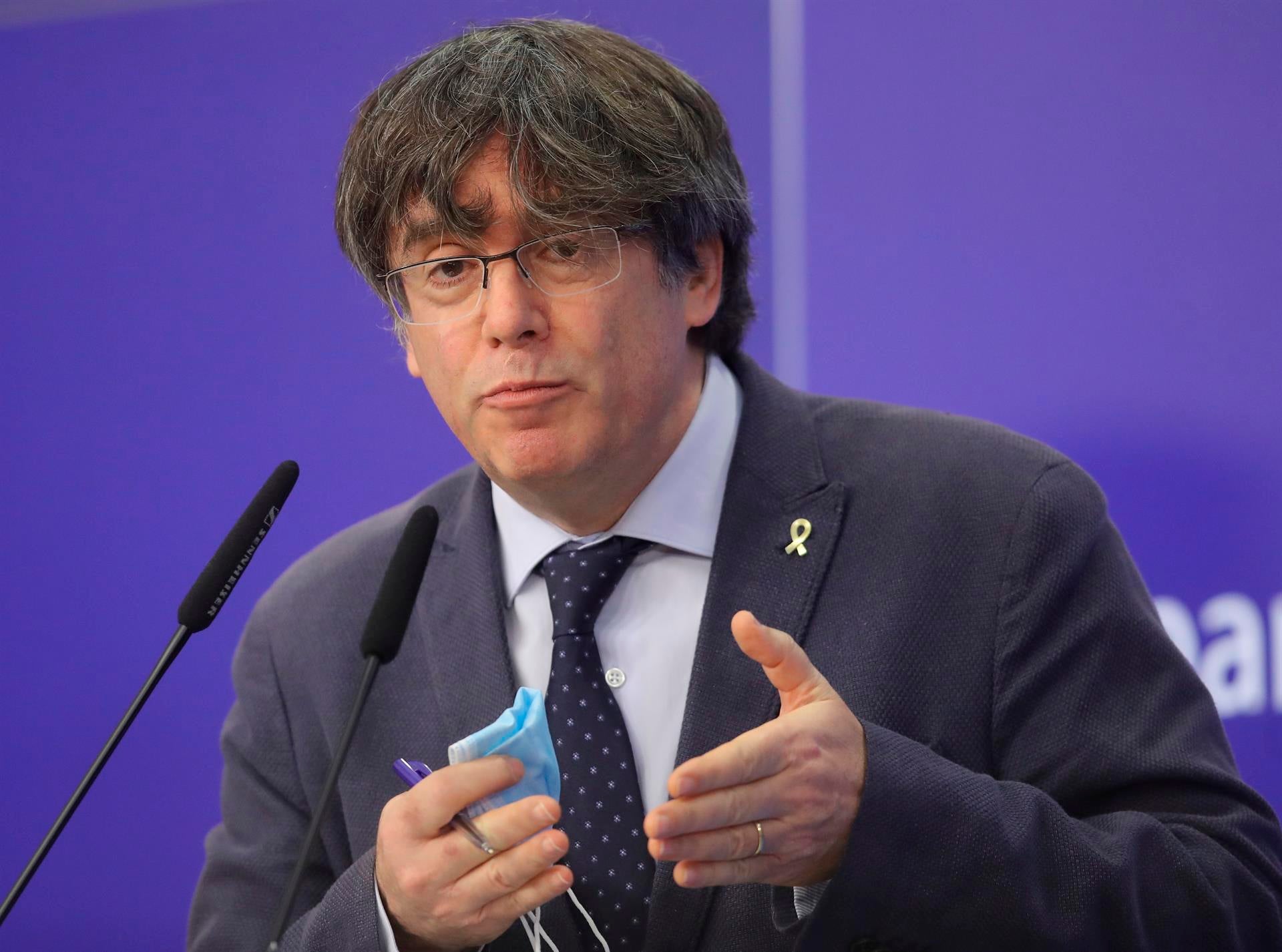 El Gobierno afirma que Puigdemont debe someterse a la acción de la Justicia "exactamente igual que cualquier otro ciudadano" El Gobierno afirma que Puigdemont debe someterse a la acción de la Justicia "exactamente igual que cualquier otro ciudadano"