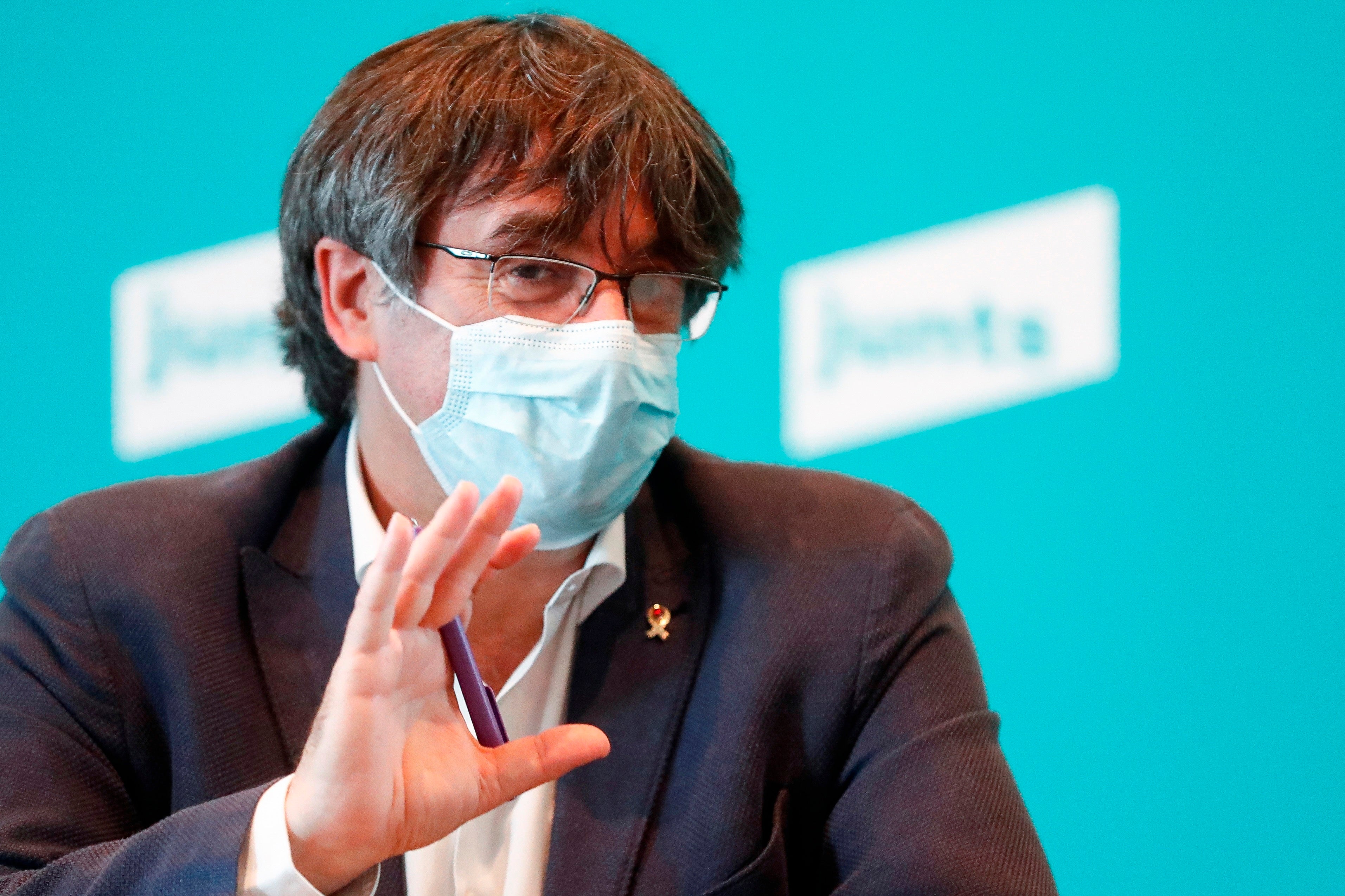 Puigdemont reaparece tras salir de la cárcel en Cerdeña: "Estoy acostumbrado a ser perseguido por España" Puigdemont reaparece tras salir de la cárcel en Cerdeña: "Estoy acostumbrado a ser perseguido por España"