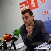 O Psoe cualifica de "escandalo, indecencia e pornografía democrática" o reparto a dedo na Deputación O Psoe cualifica de "escandalo, indecencia e pornografía democrática" o reparto a dedo na Deputación