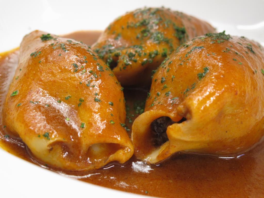 La receta de Robin Food para hacer unos chipirones rellenos de butifarra en salsa roja La receta de Robin Food para hacer unos chipirones rellenos de butifarra en salsa roja