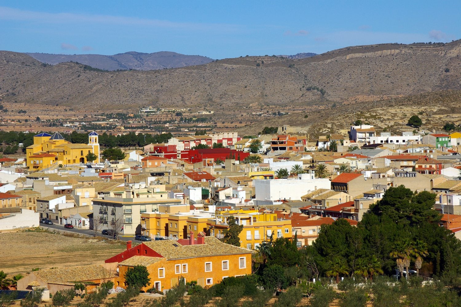 La Conselleria de Economía destina más de 300.000 euros a la contratación de mujeres desempleadas en siete ayuntamientos de las comarcas del Medio y Alto Vinalopó La Conselleria de Economía destina más de 300.000 euros a la contratación de mujeres desempleadas en siete ayuntamientos de las comarcas del Medio y Alto Vinalopó