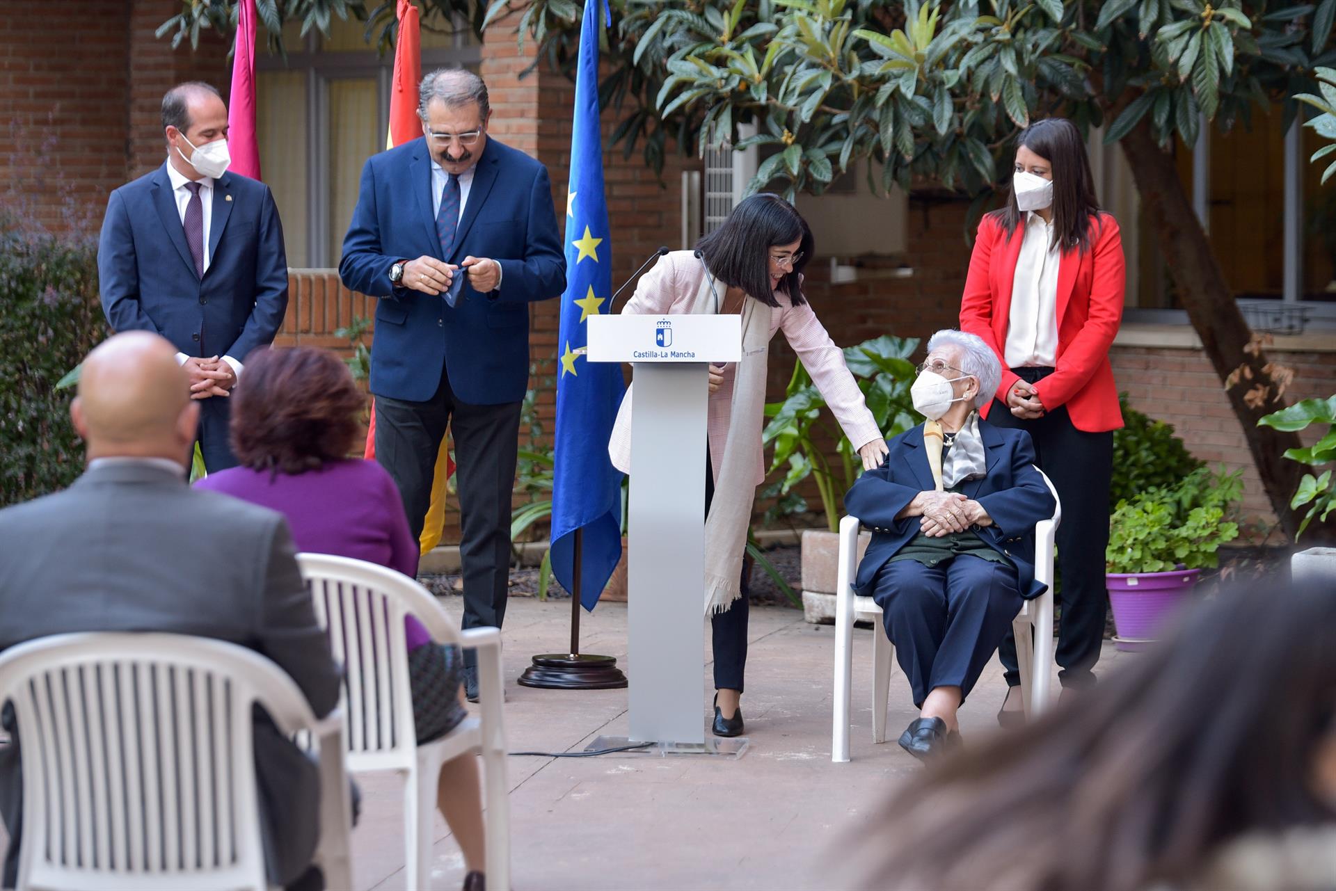 Castilla - La Mancha empieza a inocular la tercera dosis de la vacuna en residencias de mayores Castilla - La Mancha empieza a inocular la tercera dosis de la vacuna en residencias de mayores