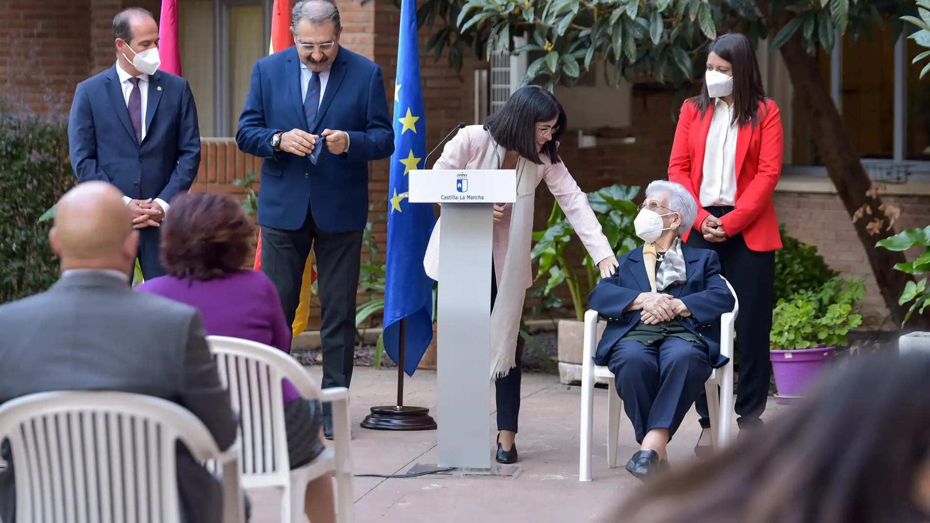 Castilla - La Mancha empieza a inocular la tercera dosis de la vacuna en residencias de mayores