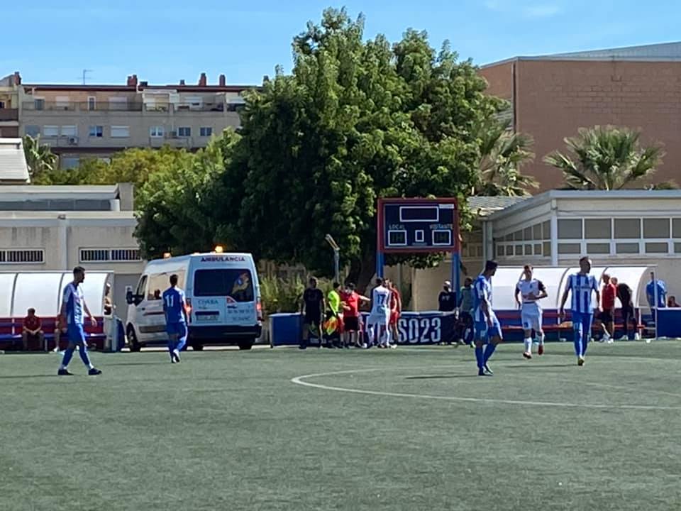 La atención a un lesionado y el arbitraje jugó en contra del Villajoyosa, que no logra puntuar en Catarroja La atención a un lesionado y el arbitraje jugó en contra del Villajoyosa, que no logra puntuar en Catarroja