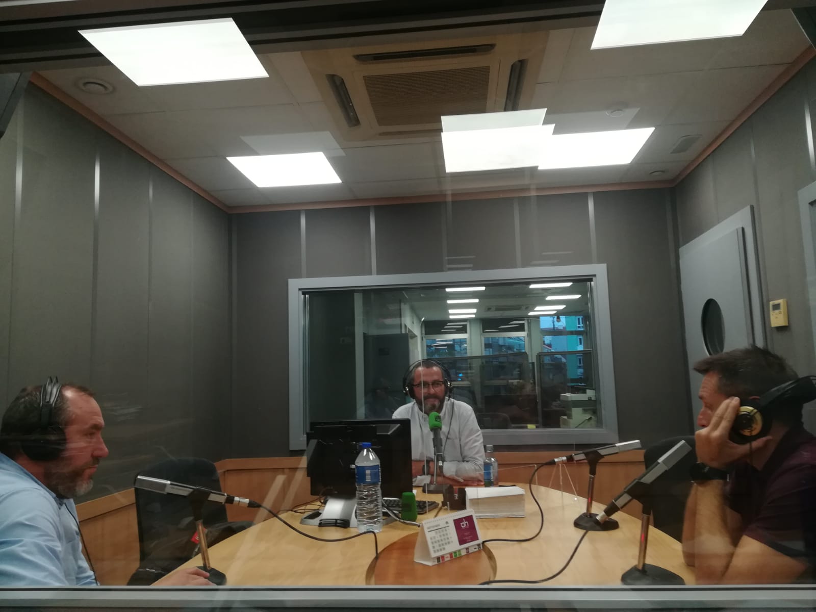 Tertulia de baloncesto con el director deportivo y entrenador del Unicaja Banco Oviedo Tertulia de baloncesto con el director deportivo y entrenador del Unicaja Banco Oviedo