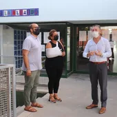 El director del IES La Algaida, Juan Crlos Domínguez, con responsables municipales del Ayuntamiento de Puerto Real El director del IES La Algaida, Juan Crlos Domínguez, con responsables municipales del Ayuntamiento de Puerto Real