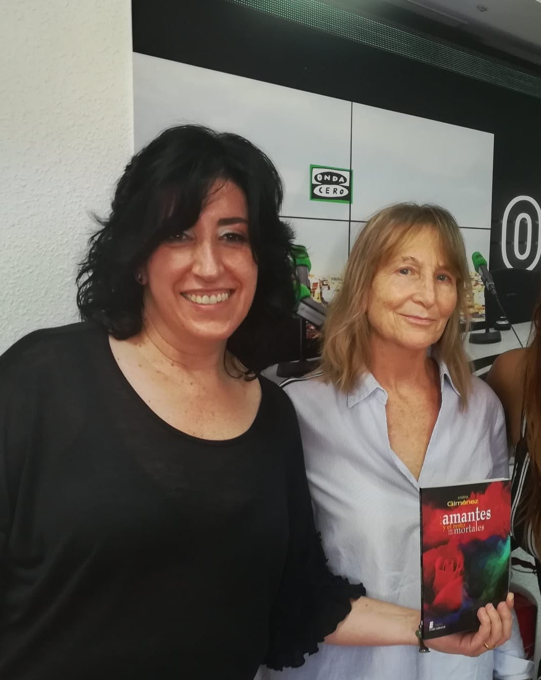 La poeta Cristina Giménez y la promoción de su tercer libro La poeta Cristina Giménez y la promoción de su tercer libro
