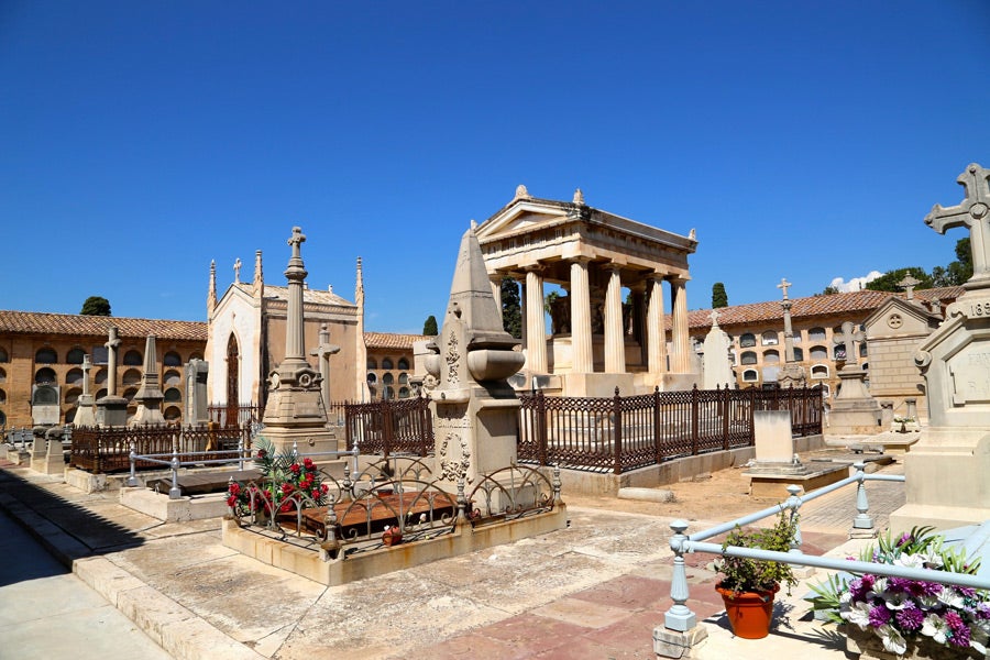 València recupera las rutas guiadas por el Cementerio General y estrena una por el del Cabanyal València recupera las rutas guiadas por el Cementerio General y estrena una por el del Cabanyal
