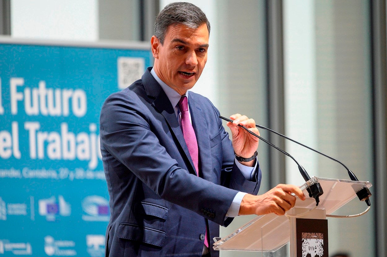 Pedro Sánchez creará su propia versión de la oficina del español de Ayuso Pedro Sánchez creará su propia versión de la oficina del español de Ayuso