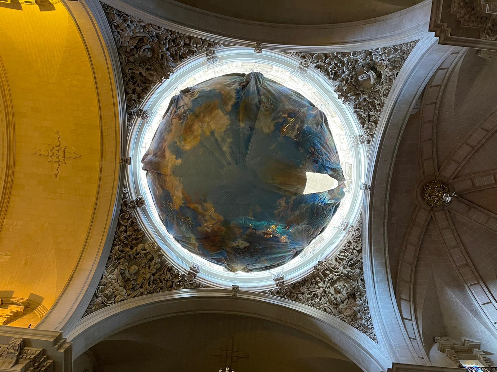La cúpula de la basílica de Santa María de Elche ya luce el cielo del Misteri d’Elx para las representaciones de octubre y noviembre La cúpula de la basílica de Santa María de Elche ya luce el cielo del Misteri d’Elx para las representaciones de octubre y noviembre