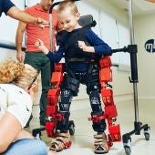 Primer exoesqueleto biónico para niños del mundo
