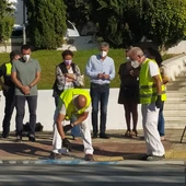 Pintada de pasos de cebra para personas con trastorno TEA Pintada de pasos de cebra para personas con trastorno TEA