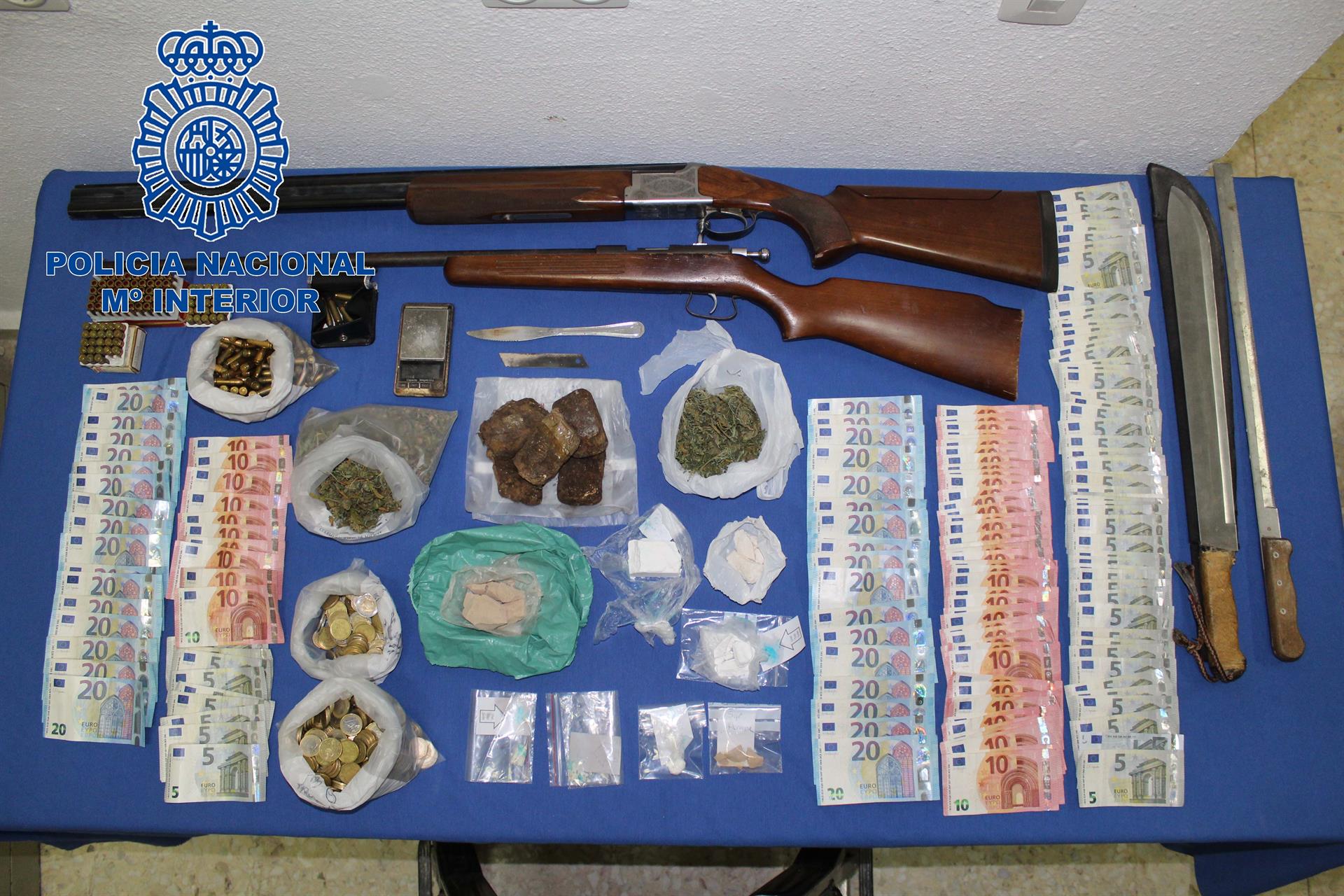 Desmantelado un "hipermercado de la droga" en el centro de Badajoz y detenidos sus cuatro responsables Desmantelado un "hipermercado de la droga" en el centro de Badajoz y detenidos sus cuatro responsables