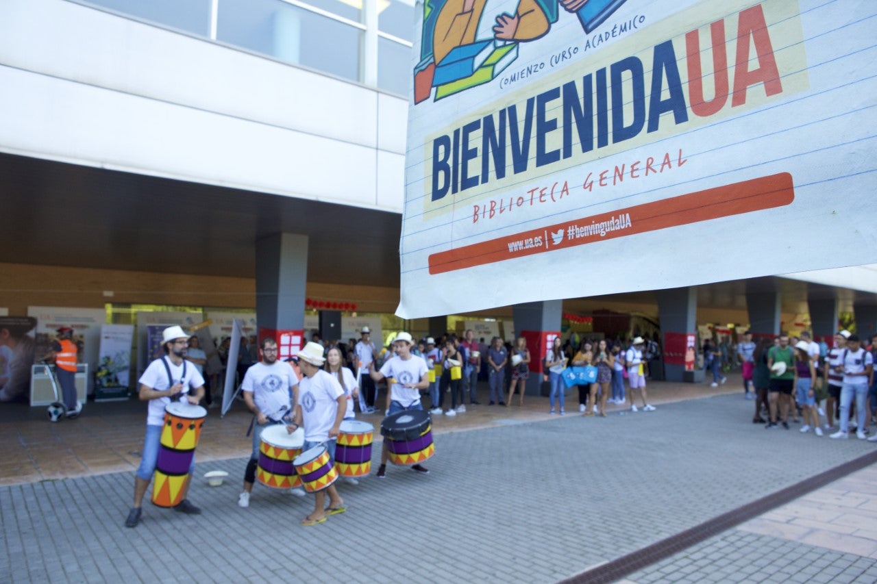 La Universidad de Alicante da la bienvenida al nuevo alumnado con un completo programa de actividades La Universidad de Alicante da la bienvenida al nuevo alumnado con un completo programa de actividades