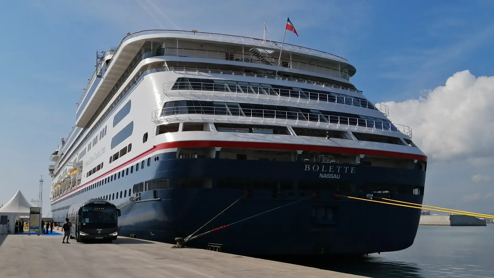 El crucero de lujo ‘Bolette’  ha hecho escala hoy en Castellón con 500 turistas a bordo