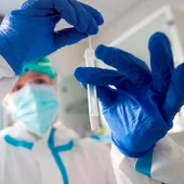 Personal sanitario realiza pruebas de diagnóstico para detectar el coronavirus Personal sanitario realiza pruebas de diagnóstico para detectar el coronavirus