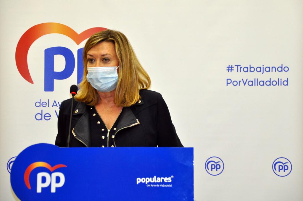 Pilar del Olmo se quita la mascarilla Pilar del Olmo se quita la mascarilla