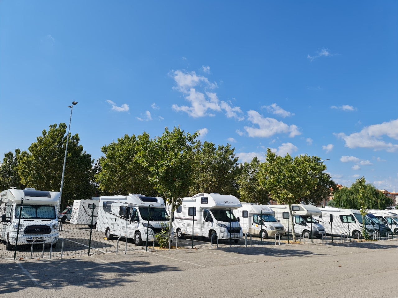 Alta ocupación en el área de autocaravanas durante el verano Alta ocupación en el área de autocaravanas durante el verano