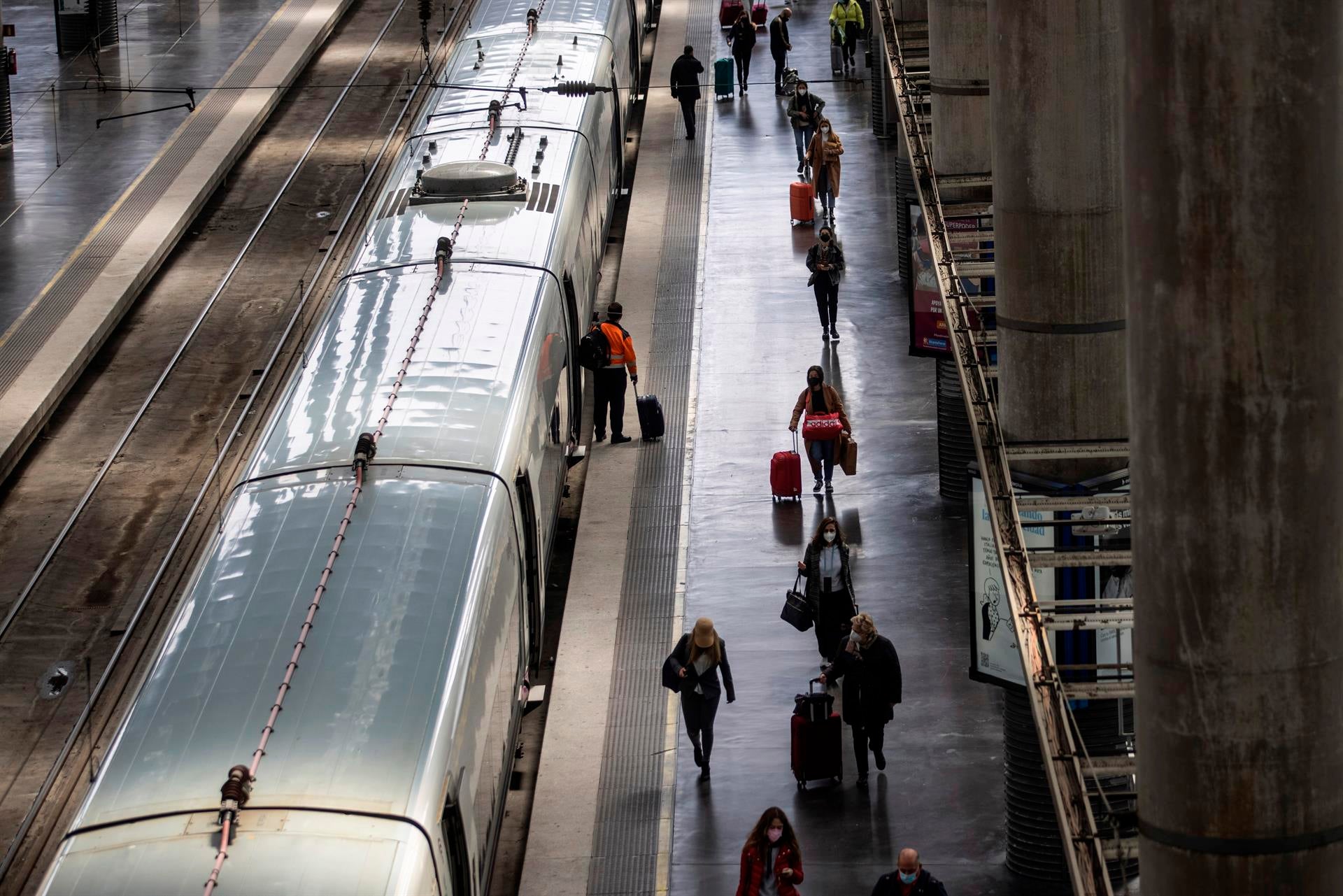 Desconvocada la huelga de maquinistas de Renfe de cara al puente del Pilar Desconvocada la huelga de maquinistas de Renfe de cara al puente del Pilar