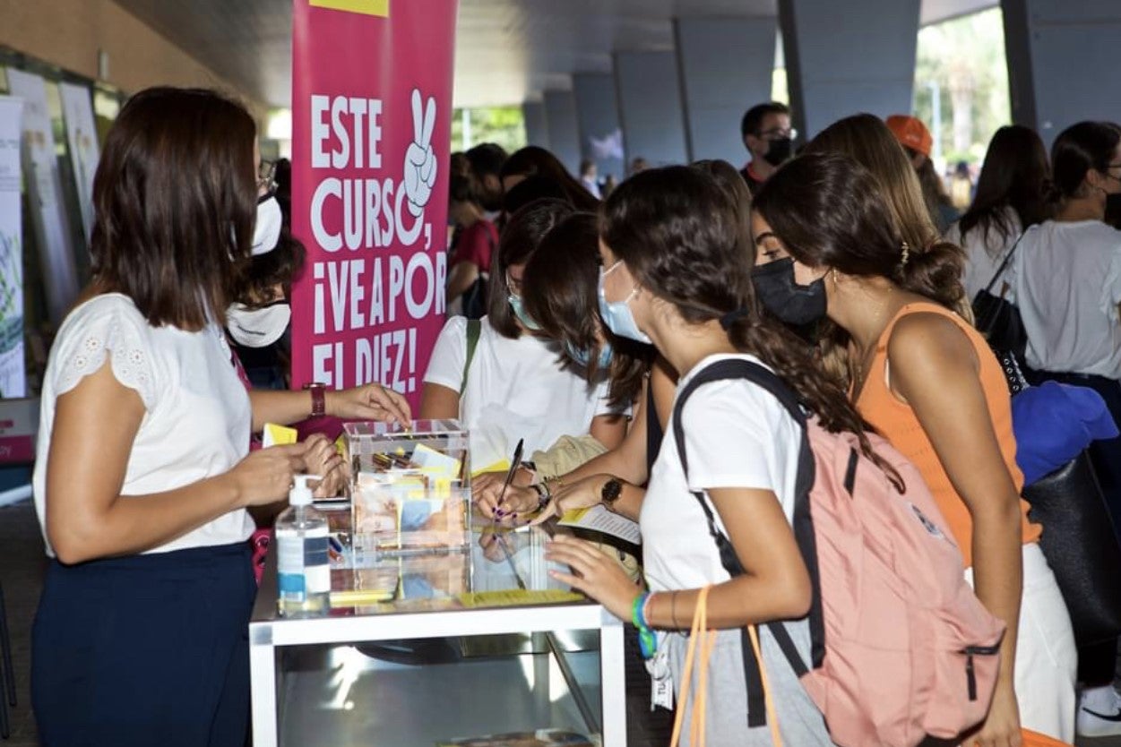 La UA da la bienvenida a los nuevos estudiantes hasta este jueves día 30, con actividades informativas y lúdicas La UA da la bienvenida a los nuevos estudiantes hasta este jueves día 30, con actividades informativas y lúdicas