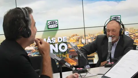 Carlos Alsina entrevista a Arturo Pérez-Reverte Carlos Alsina entrevista a Arturo Pérez-Reverte