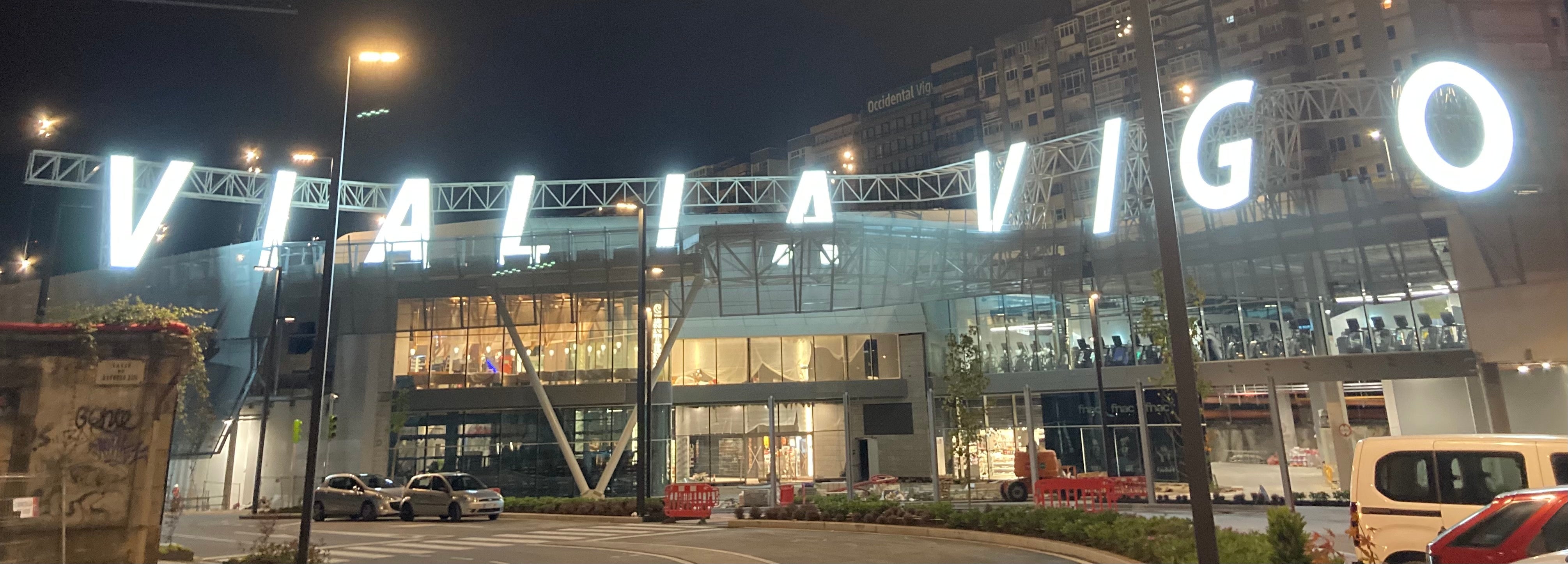 Esta tarde se inaugura el centro comercial Vialia con 140 establecimientos Esta tarde se inaugura el centro comercial Vialia con 140 establecimientos