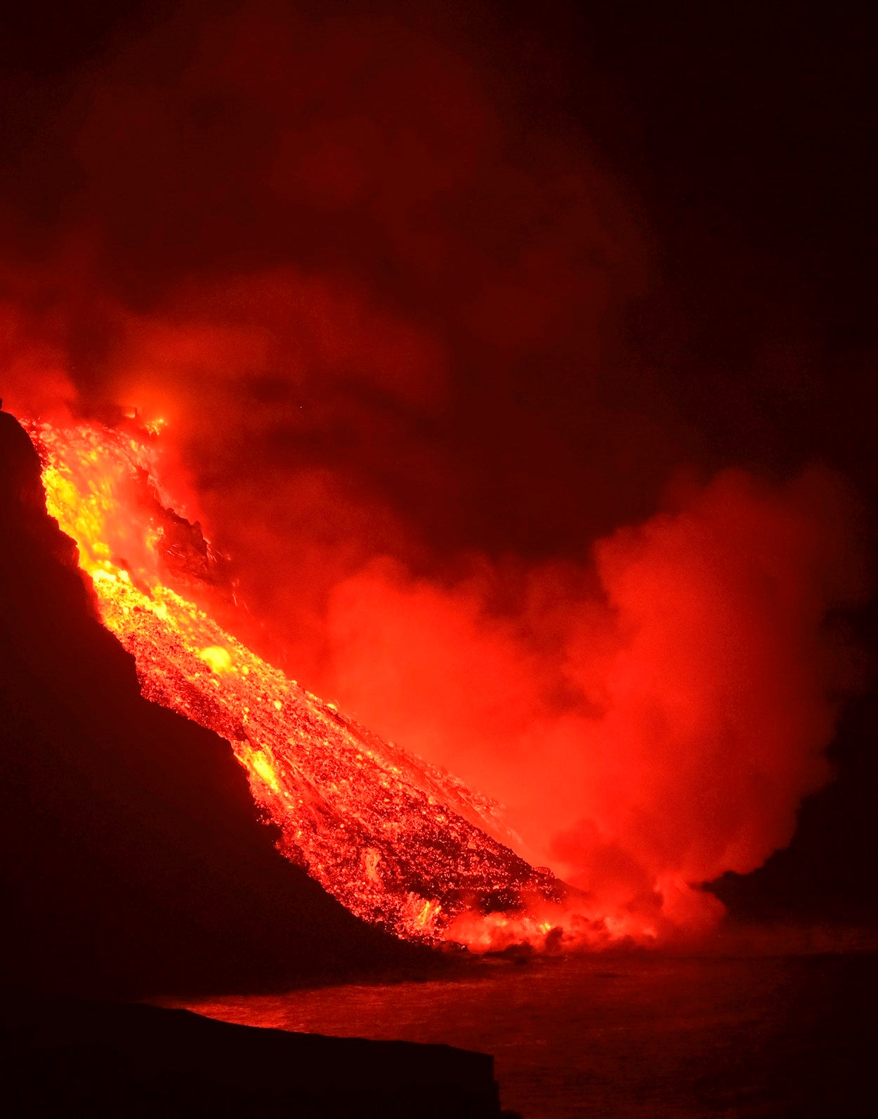 Tertulia: ¿Es seguro permanecer ahora en la isla de La Palma? Tertulia: ¿Es seguro permanecer ahora en la isla de La Palma?