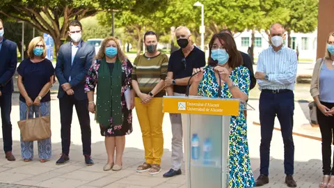 La rectora, Amparo Navarro, con parte de su equipo en el acto de bienvenida al nuevo alumnado La rectora, Amparo Navarro, con parte de su equipo en el acto de bienvenida al nuevo alumnado