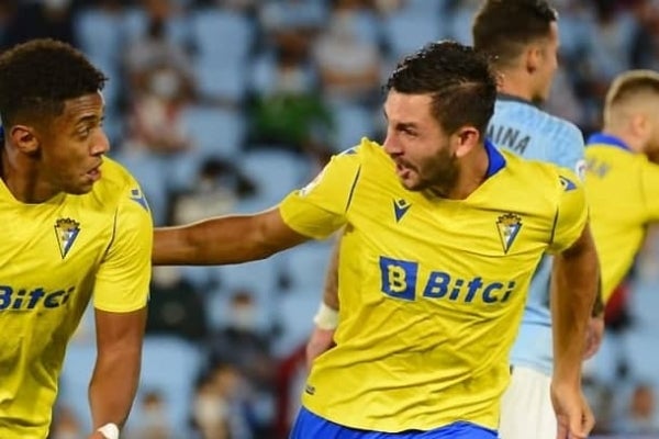 Víctor Chust: “El Cádiz y el Madrid son diferentes pero en los dos sitios se respira fútbol” Víctor Chust: “El Cádiz y el Madrid son diferentes pero en los dos sitios se respira fútbol”
