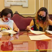 Instantes de la firma del convenio en el Ayuntamiento de Cádiz Instantes de la firma del convenio en el Ayuntamiento de Cádiz