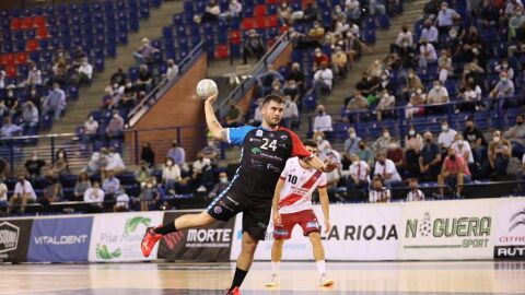 Xavi Castro, jugador de balonmano. Unicaja Banco Sinf&iacute;n