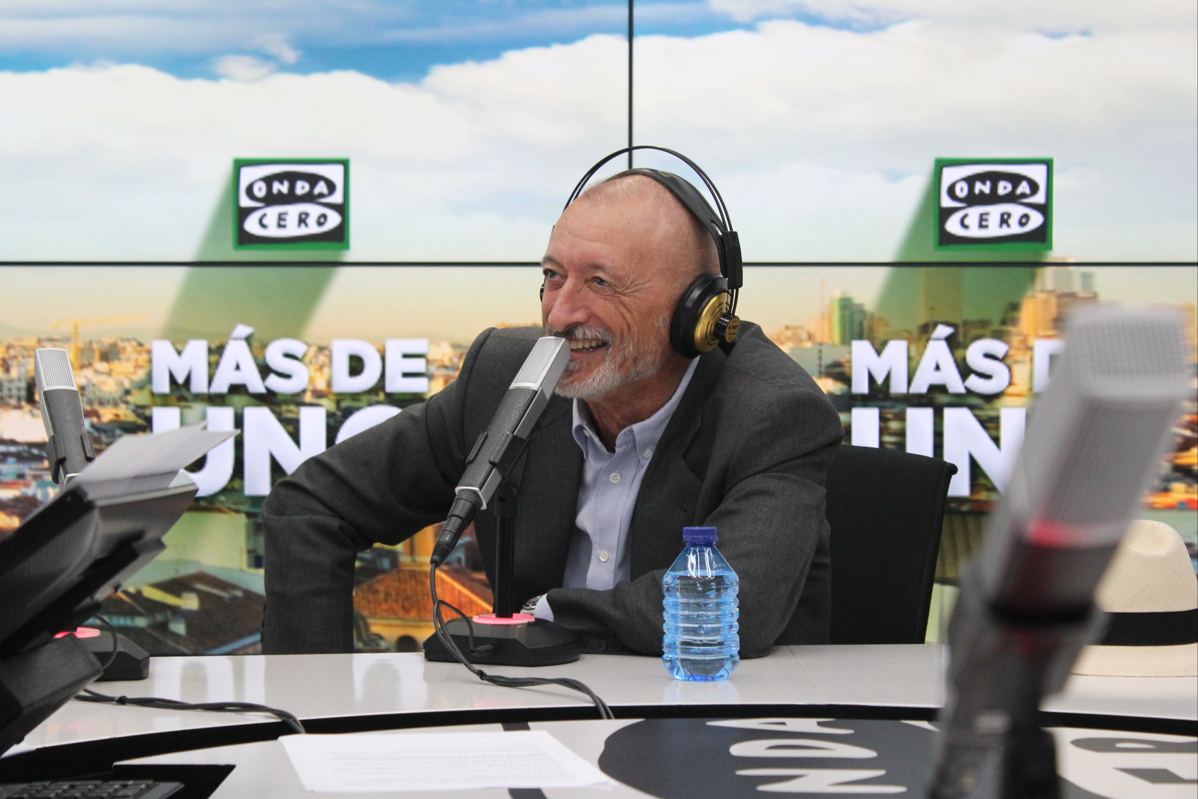 Arturo Pérez - Reverte, sobre su nueva novela: "La mujer, a través de su mirada, convierte al soldado en héroe" Arturo Pérez - Reverte, sobre su nueva novela: "La mujer, a través de su mirada, convierte al soldado en héroe"