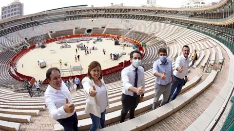 Catalá (izquierda), García Egea (centro) y Mazón (derecha), en la Plaza de Toros de València Catalá (izquierda), García Egea (centro) y Mazón (derecha), en la Plaza de Toros de València