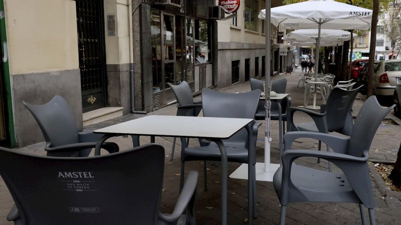 Valladolid reduce la tasa de terrazas un 40% y mantiene las de los aparcamientos Valladolid reduce la tasa de terrazas un 40% y mantiene las de los aparcamientos