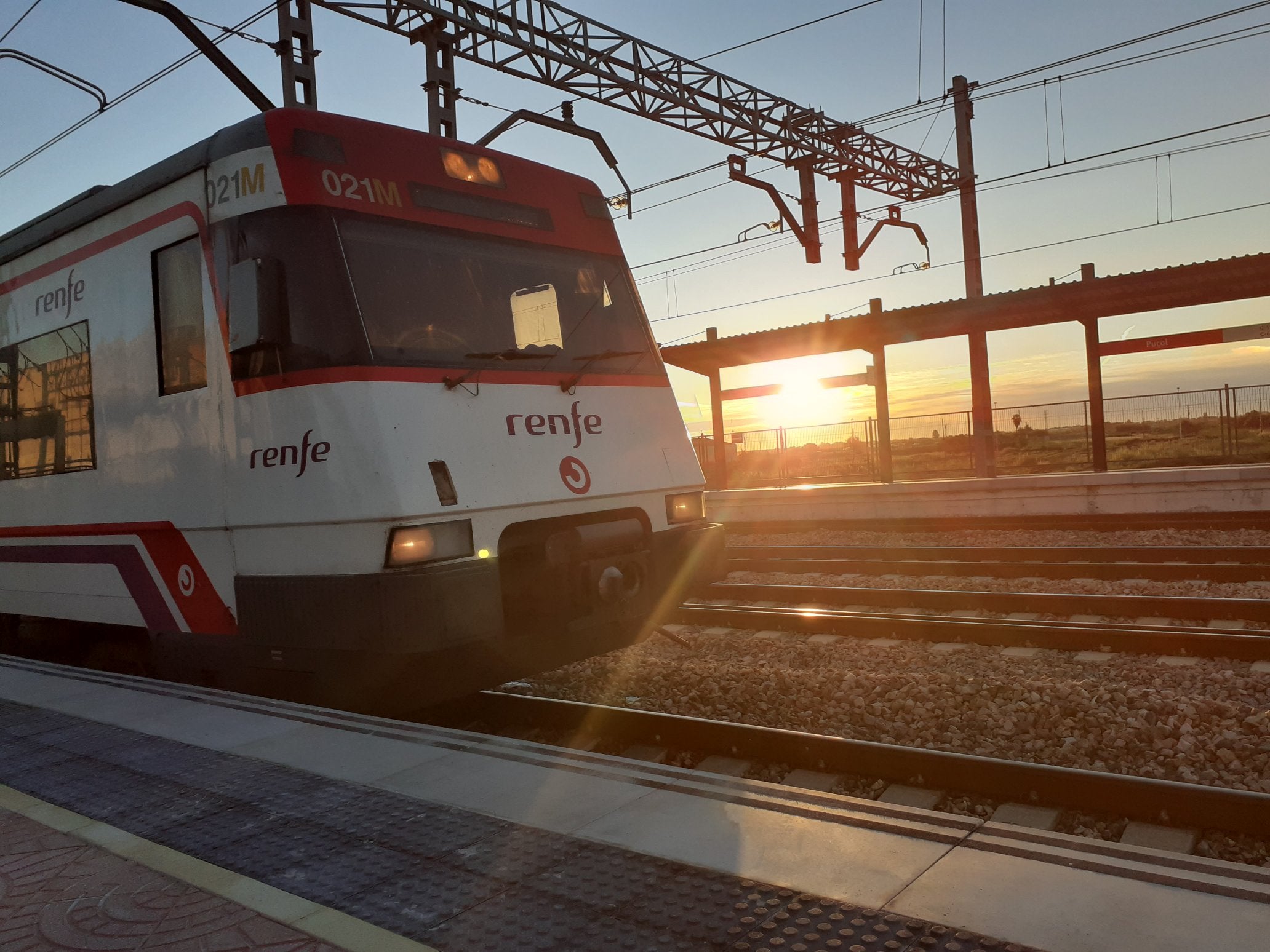 La "chapuza" de los trenes: un error de medición provoca que la nueva flota de Cercanías no entre por los túneles existentes La "chapuza" de los trenes: un error de medición provoca que la nueva flota de Cercanías no entre por los túneles existentes