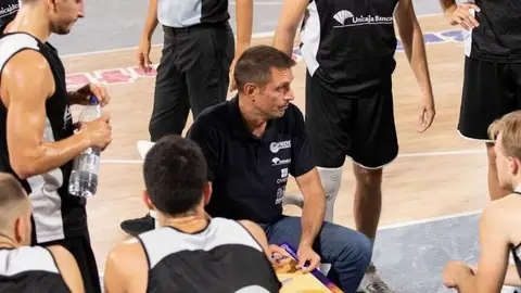 Natxo Lezkano, en un partido del OCB Natxo Lezkano, en un partido del OCB