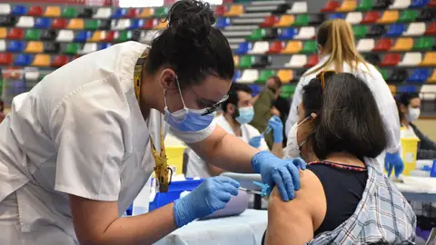 Vacunación contra el coronavirus en Elche. Vacunación contra el coronavirus en Elche.