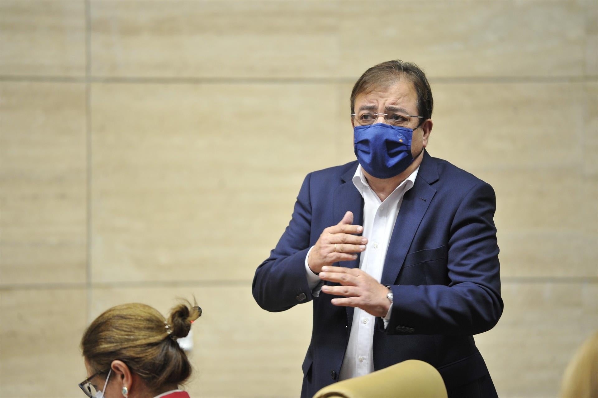 Las valoraciones del presidente de la Junta y la oposición en la Asamblea son encontradas pero con la esperanza de normalizar la vida con el virus Las valoraciones del presidente de la Junta y la oposición en la Asamblea son encontradas pero con la esperanza de normalizar la vida con el virus